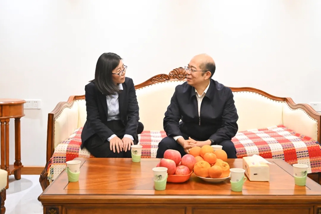 國務院國資委黨委委員、副主任譚作鈞看望慰問中國化學“時代楷?！鼻褴娡炯覍? />
																					</a>	
										<div   id=